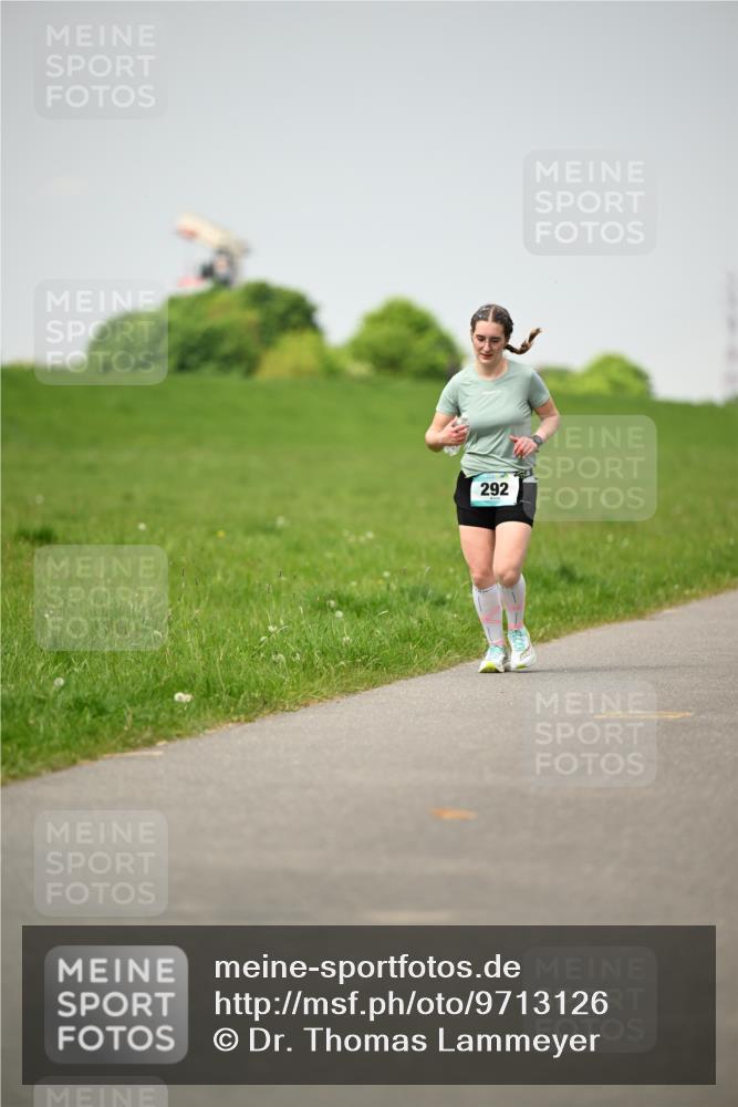 10.05.2026 - 8. Wedeler Halbmarathon Dr. Thomas Lammeyer http://msf.ph/oto/9713126 10.05.2026 12:13:04 Laufen 292 meine-sportfotos.de