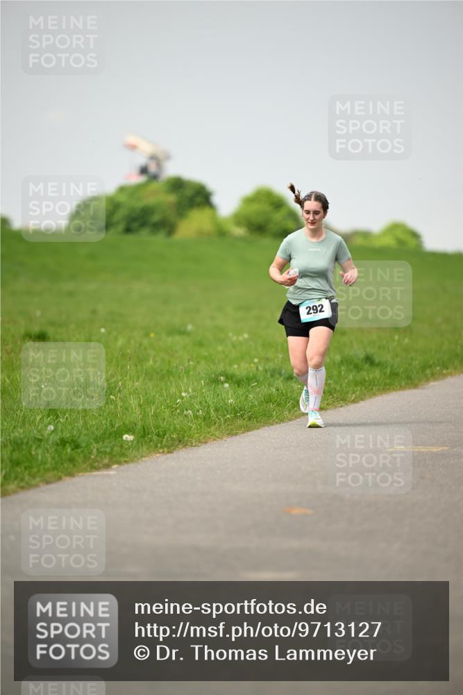 10.05.2026 - 8. Wedeler Halbmarathon Dr. Thomas Lammeyer http://msf.ph/oto/9713127 10.05.2026 12:13:05 Laufen 292 meine-sportfotos.de