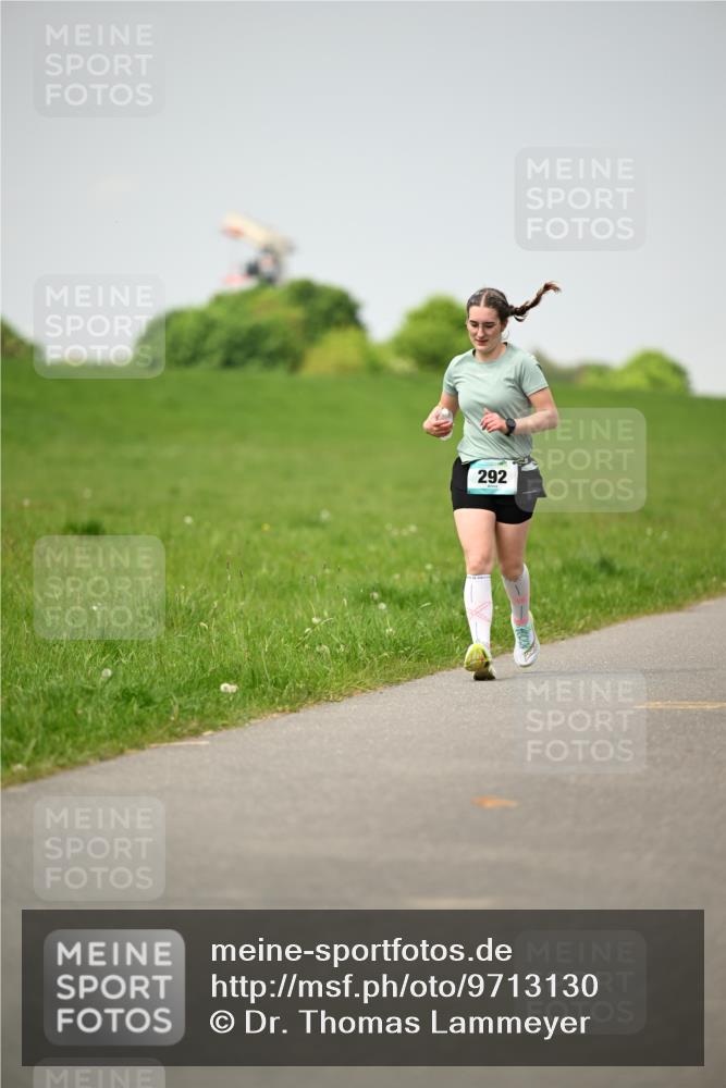 10.05.2026 - 8. Wedeler Halbmarathon Dr. Thomas Lammeyer http://msf.ph/oto/9713130 10.05.2026 12:13:05 Laufen 292 meine-sportfotos.de