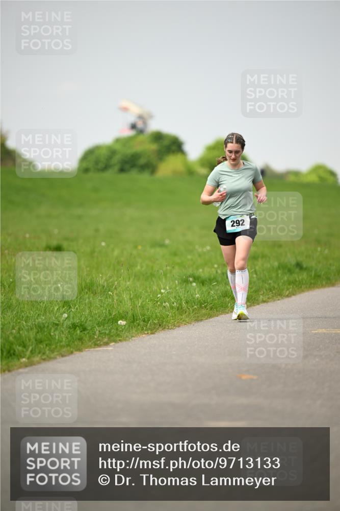 10.05.2026 - 8. Wedeler Halbmarathon Dr. Thomas Lammeyer http://msf.ph/oto/9713133 10.05.2026 12:13:05 Laufen 292 meine-sportfotos.de