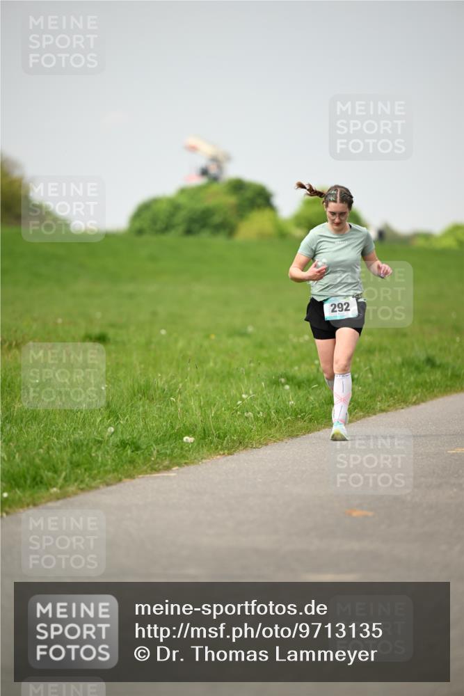 10.05.2026 - 8. Wedeler Halbmarathon Dr. Thomas Lammeyer http://msf.ph/oto/9713135 10.05.2026 12:13:05 Laufen 292 meine-sportfotos.de