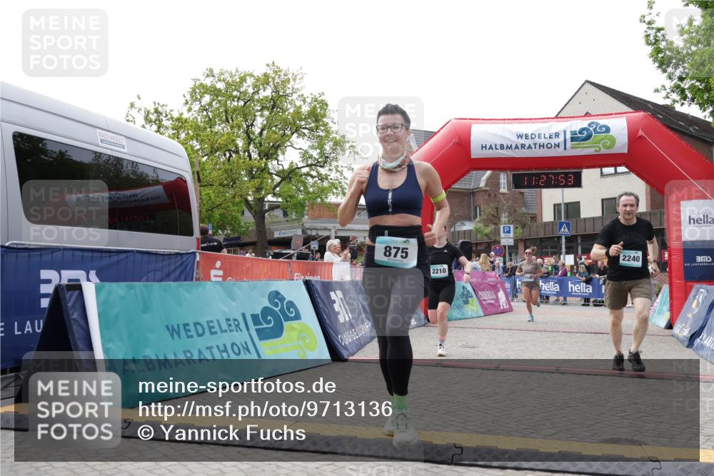 10.05.2026 - 8. Wedeler Halbmarathon Yannick Fuchs http://msf.ph/oto/9713136 10.05.2026 11:27:52 Ziel 875, 1006, 2106, 2210, 2228, 2240 meine-sportfotos.de