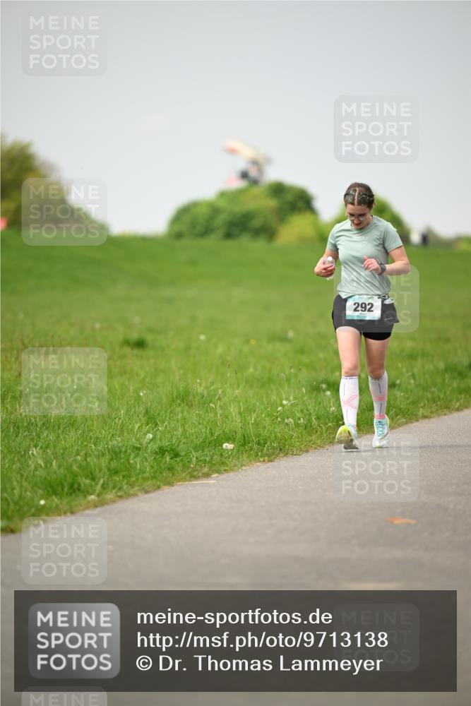 10.05.2026 - 8. Wedeler Halbmarathon Dr. Thomas Lammeyer http://msf.ph/oto/9713138 10.05.2026 12:13:06 Laufen 292 meine-sportfotos.de