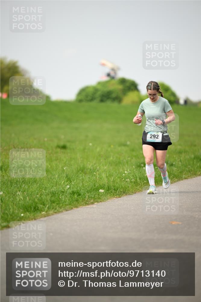 10.05.2026 - 8. Wedeler Halbmarathon Dr. Thomas Lammeyer http://msf.ph/oto/9713140 10.05.2026 12:13:06 Laufen 292 meine-sportfotos.de