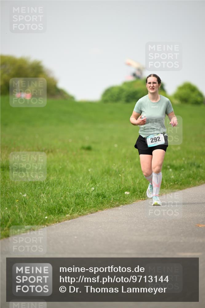 10.05.2026 - 8. Wedeler Halbmarathon Dr. Thomas Lammeyer http://msf.ph/oto/9713144 10.05.2026 12:13:07 Laufen 292 meine-sportfotos.de