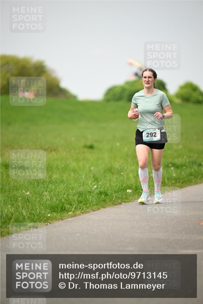 10.05.2026 - 8. Wedeler Halbmarathon Dr. Thomas Lammeyer http://msf.ph/oto/9713145 10.05.2026 12:13:07 Laufen 292 meine-sportfotos.de