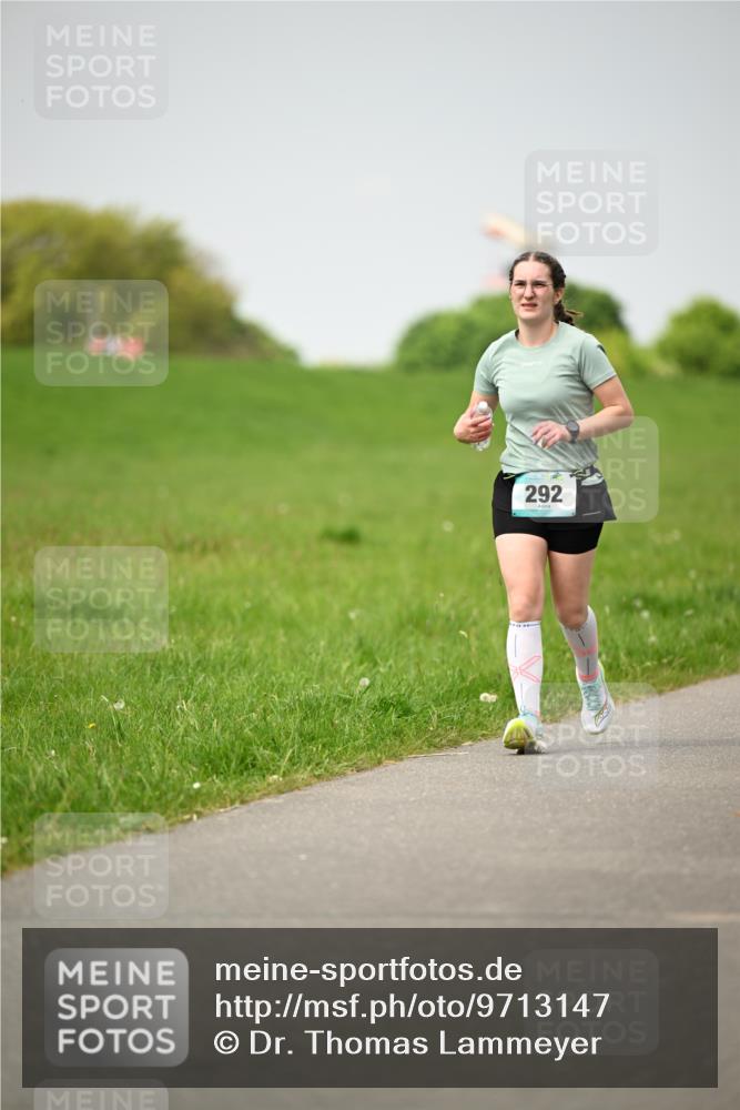 10.05.2026 - 8. Wedeler Halbmarathon Dr. Thomas Lammeyer http://msf.ph/oto/9713147 10.05.2026 12:13:07 Laufen 292 meine-sportfotos.de