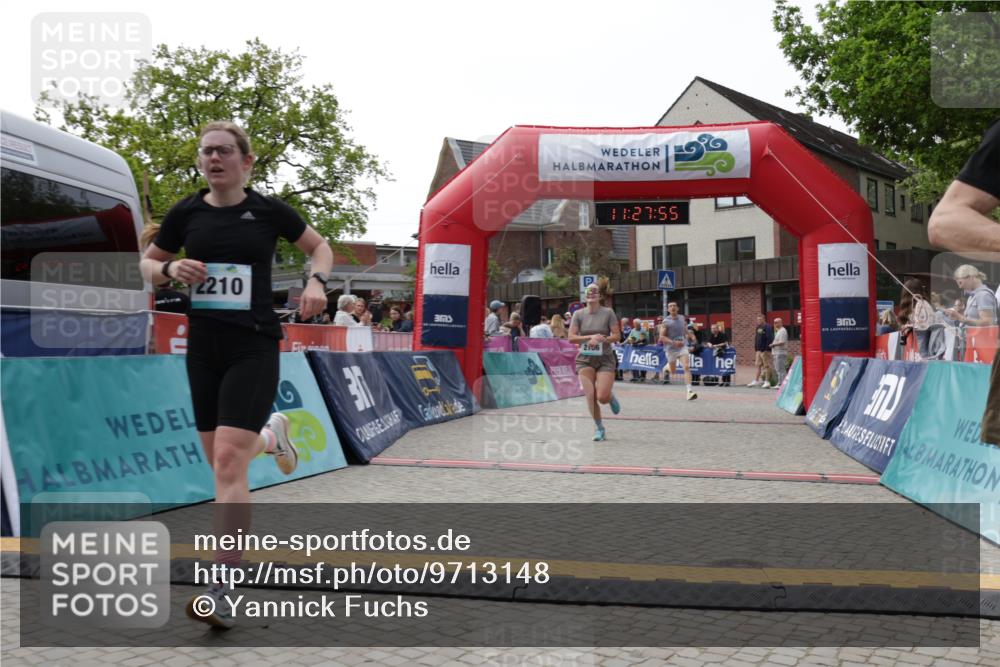 10.05.2026 - 8. Wedeler Halbmarathon Yannick Fuchs http://msf.ph/oto/9713148 10.05.2026 11:27:53 Ziel 875, 882, 1006, 2106, 2210, 2228, 2240 meine-sportfotos.de