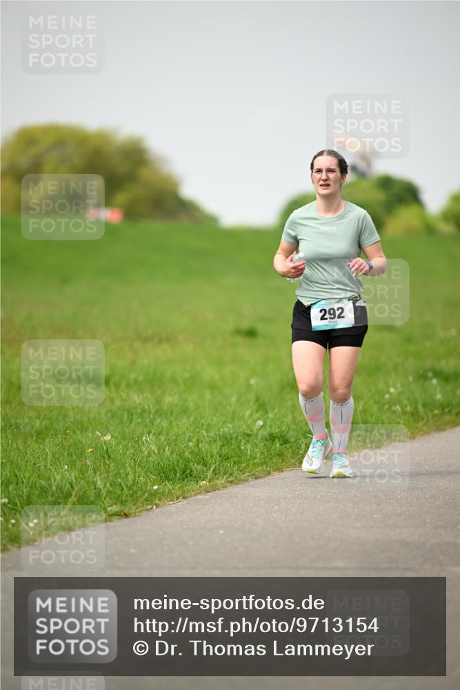 10.05.2026 - 8. Wedeler Halbmarathon Dr. Thomas Lammeyer http://msf.ph/oto/9713154 10.05.2026 12:13:08 Laufen 292 meine-sportfotos.de