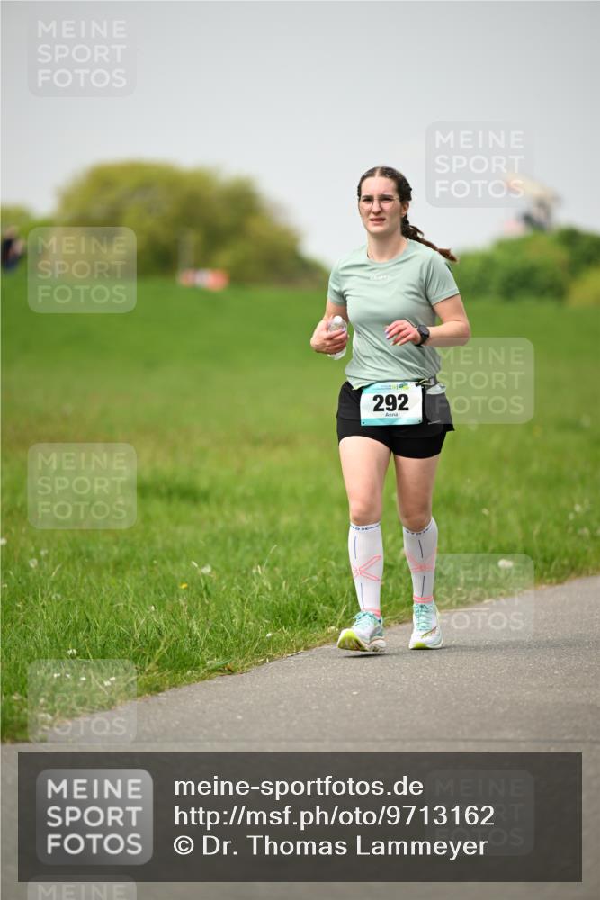 10.05.2026 - 8. Wedeler Halbmarathon Dr. Thomas Lammeyer http://msf.ph/oto/9713162 10.05.2026 12:13:08 Laufen 292 meine-sportfotos.de