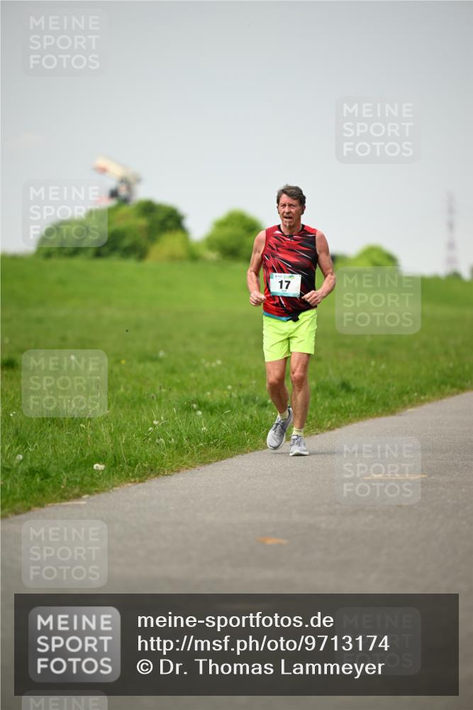 10.05.2026 - 8. Wedeler Halbmarathon Dr. Thomas Lammeyer http://msf.ph/oto/9713174 10.05.2026 12:13:22 Laufen 8111 meine-sportfotos.de