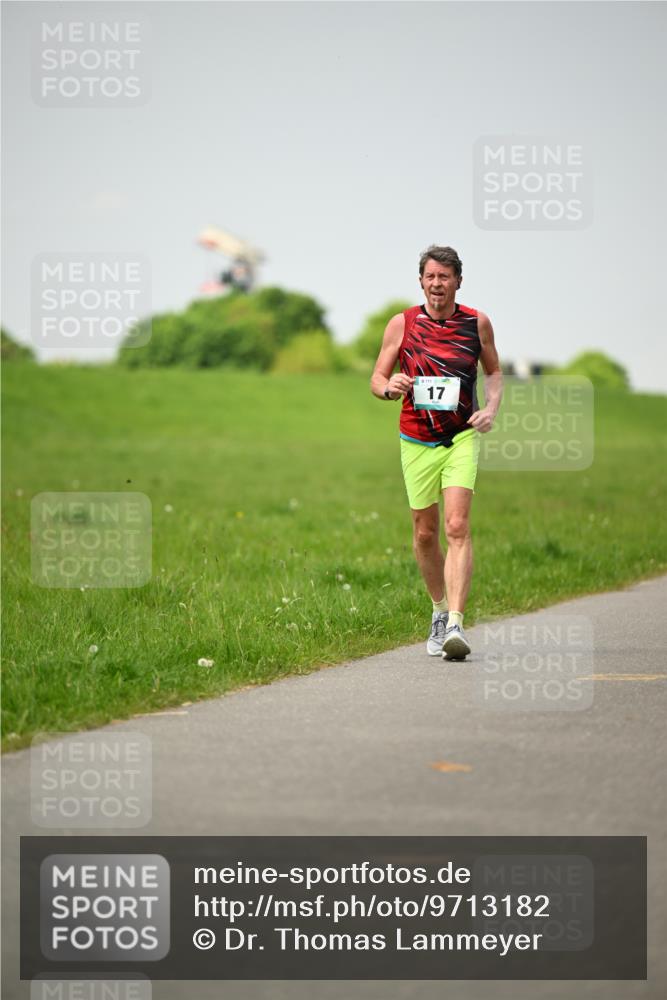 10.05.2026 - 8. Wedeler Halbmarathon Dr. Thomas Lammeyer http://msf.ph/oto/9713182 10.05.2026 12:13:22 Laufen 8111 meine-sportfotos.de