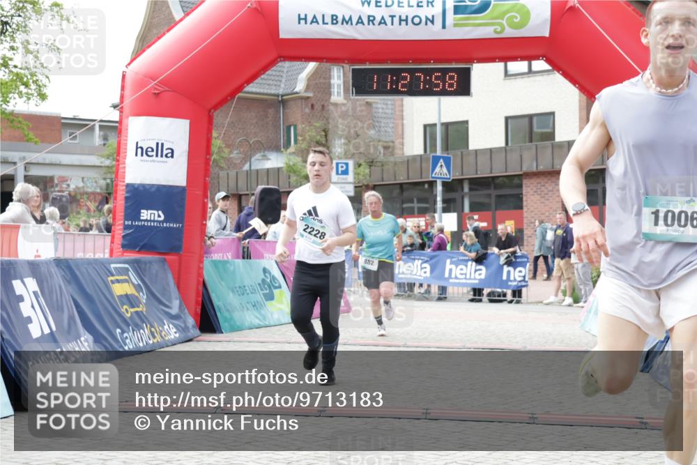 10.05.2026 - 8. Wedeler Halbmarathon Yannick Fuchs http://msf.ph/oto/9713183 10.05.2026 11:27:57 Ziel 882, 1006, 2106, 2210, 2228 meine-sportfotos.de