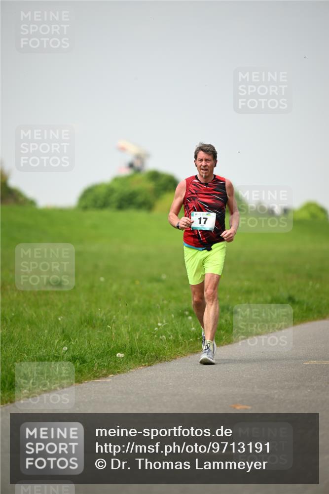 10.05.2026 - 8. Wedeler Halbmarathon Dr. Thomas Lammeyer http://msf.ph/oto/9713191 10.05.2026 12:13:23 Laufen 8111 meine-sportfotos.de