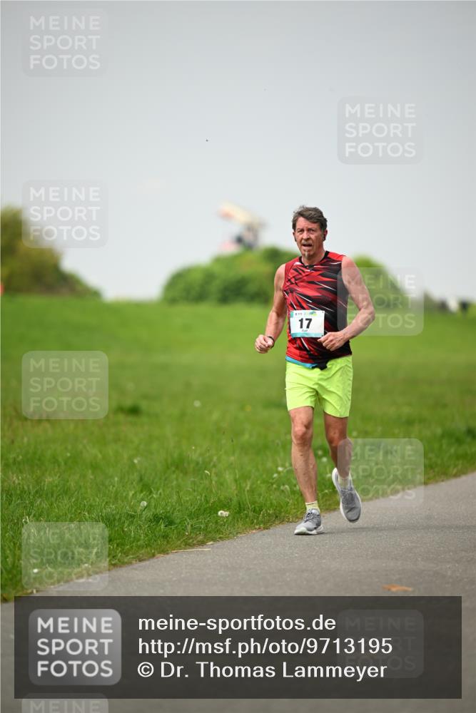 10.05.2026 - 8. Wedeler Halbmarathon Dr. Thomas Lammeyer http://msf.ph/oto/9713195 10.05.2026 12:13:23 Laufen 8111 meine-sportfotos.de