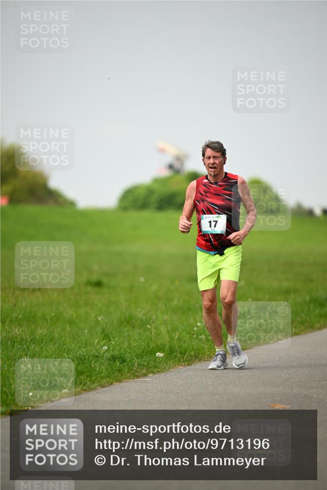 10.05.2026 - 8. Wedeler Halbmarathon Dr. Thomas Lammeyer http://msf.ph/oto/9713196 10.05.2026 12:13:24 Laufen 111 meine-sportfotos.de