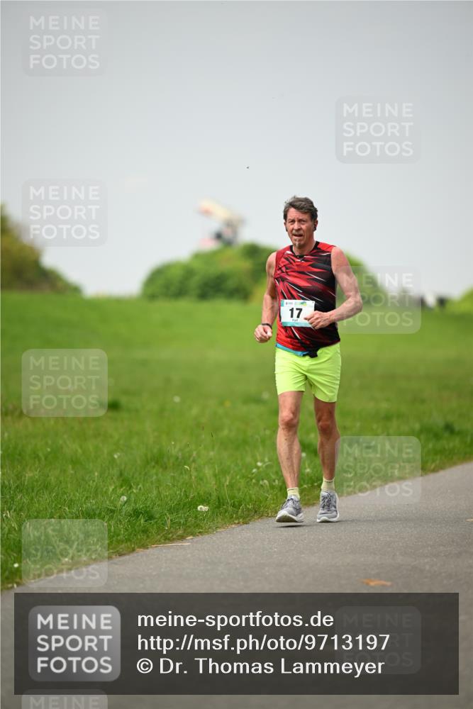 10.05.2026 - 8. Wedeler Halbmarathon Dr. Thomas Lammeyer http://msf.ph/oto/9713197 10.05.2026 12:13:23 Laufen 8111 meine-sportfotos.de