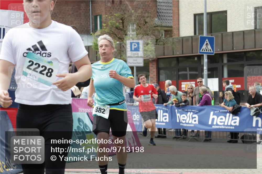 10.05.2026 - 8. Wedeler Halbmarathon Yannick Fuchs http://msf.ph/oto/9713198 10.05.2026 11:27:58 Ziel 882, 1006, 2106, 2228 meine-sportfotos.de