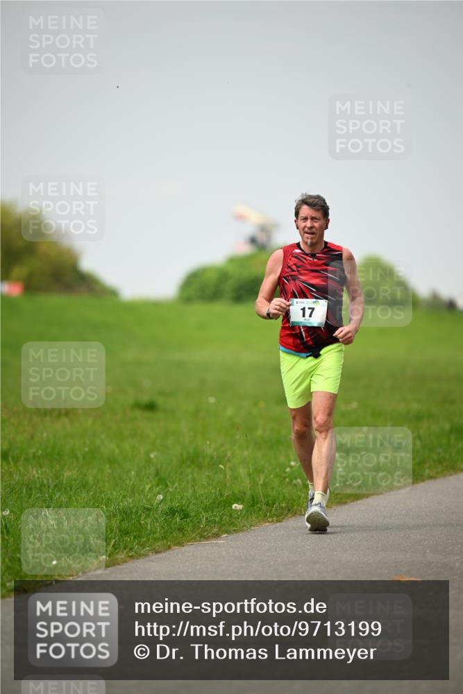 10.05.2026 - 8. Wedeler Halbmarathon Dr. Thomas Lammeyer http://msf.ph/oto/9713199 10.05.2026 12:13:24 Laufen 8111 meine-sportfotos.de