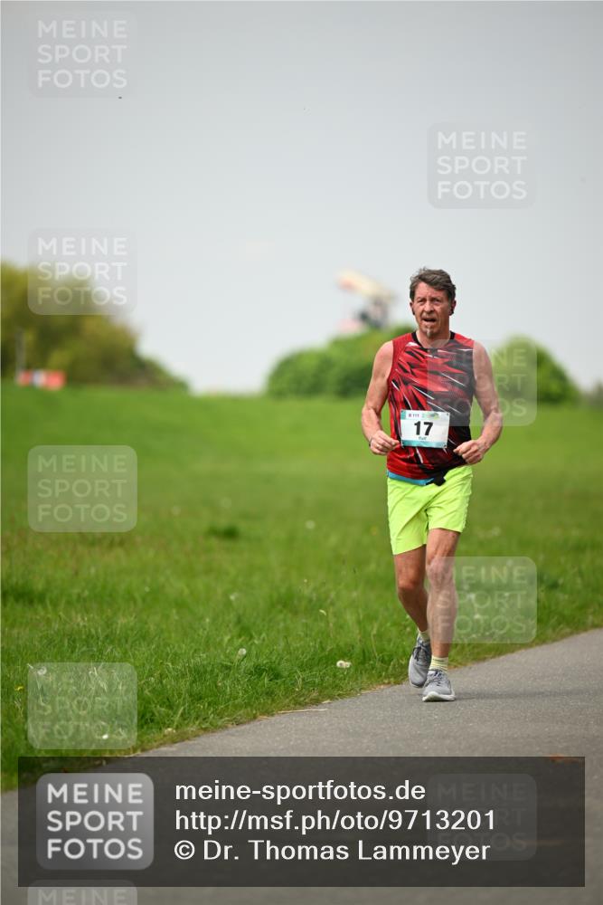 10.05.2026 - 8. Wedeler Halbmarathon Dr. Thomas Lammeyer http://msf.ph/oto/9713201 10.05.2026 12:13:24 Laufen 111 meine-sportfotos.de