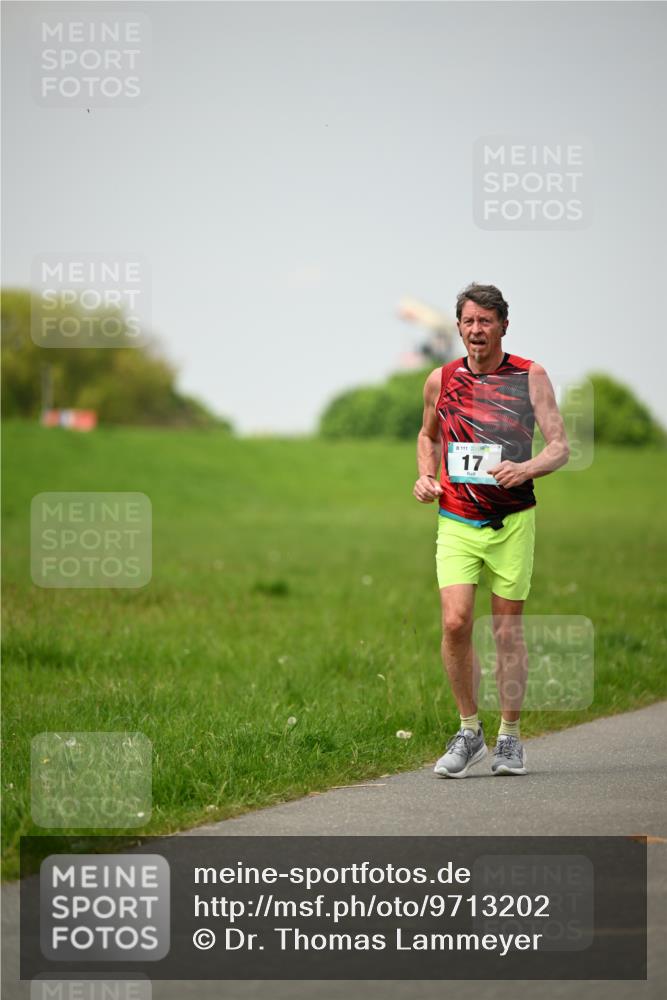 10.05.2026 - 8. Wedeler Halbmarathon Dr. Thomas Lammeyer http://msf.ph/oto/9713202 10.05.2026 12:13:24 Laufen 111 meine-sportfotos.de