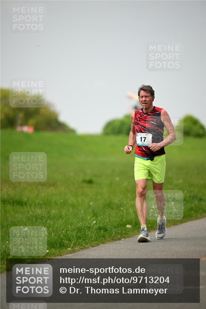 10.05.2026 - 8. Wedeler Halbmarathon Dr. Thomas Lammeyer http://msf.ph/oto/9713204 10.05.2026 12:13:24 Laufen 111 meine-sportfotos.de