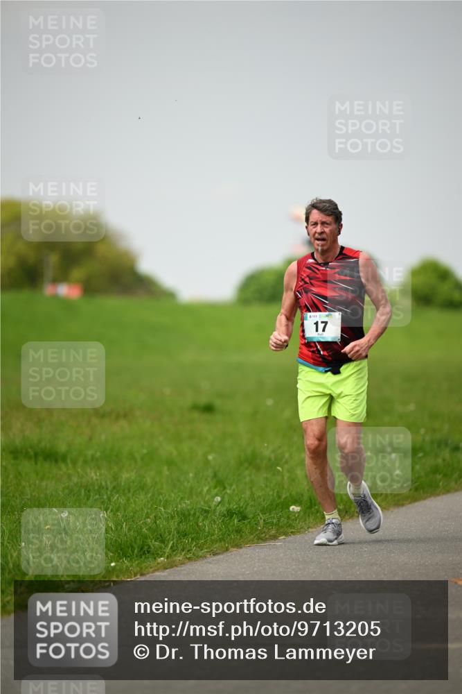 10.05.2026 - 8. Wedeler Halbmarathon Dr. Thomas Lammeyer http://msf.ph/oto/9713205 10.05.2026 12:13:24 Laufen 81119 meine-sportfotos.de