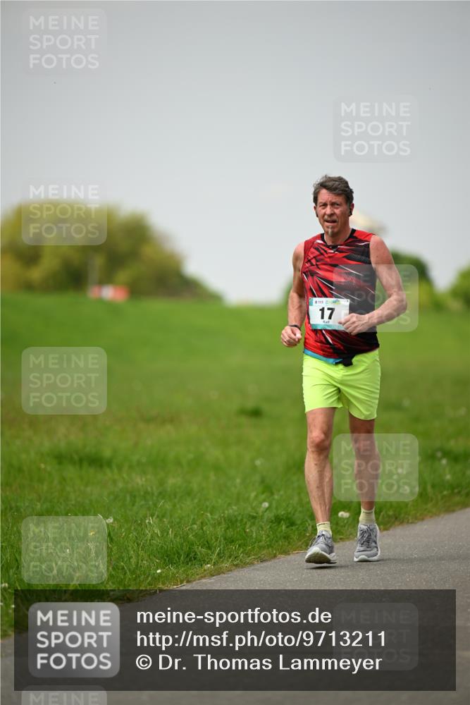 10.05.2026 - 8. Wedeler Halbmarathon Dr. Thomas Lammeyer http://msf.ph/oto/9713211 10.05.2026 12:13:25 Laufen 111 meine-sportfotos.de