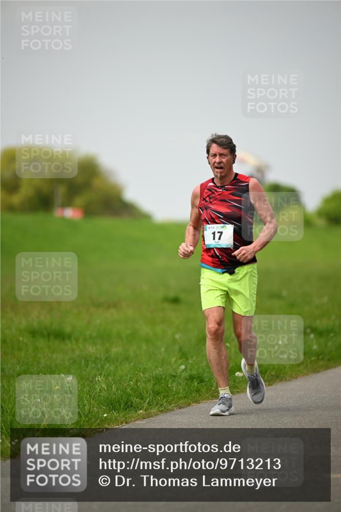 10.05.2026 - 8. Wedeler Halbmarathon Dr. Thomas Lammeyer http://msf.ph/oto/9713213 10.05.2026 12:13:25 Laufen 8111 meine-sportfotos.de