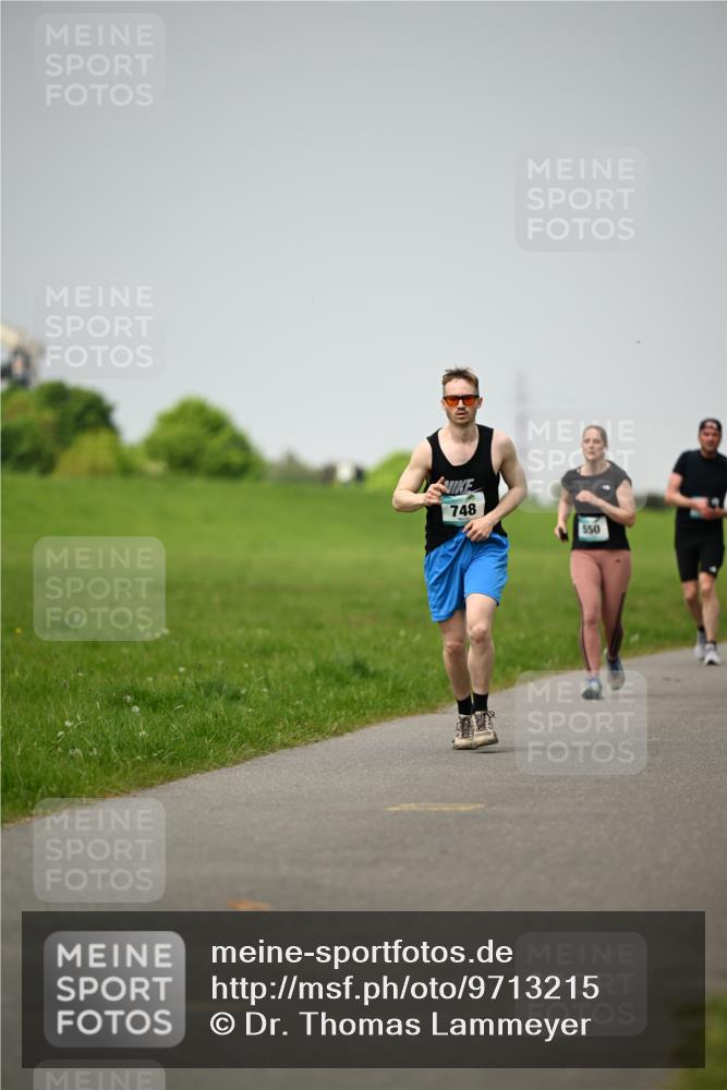 10.05.2026 - 8. Wedeler Halbmarathon Dr. Thomas Lammeyer http://msf.ph/oto/9713215 10.05.2026 12:13:26 Laufen 748, 550 meine-sportfotos.de