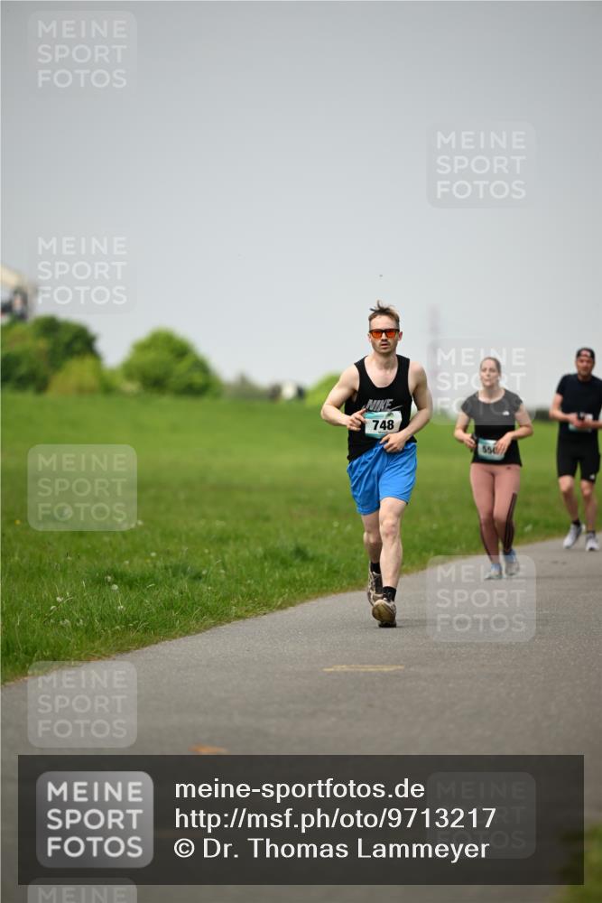 10.05.2026 - 8. Wedeler Halbmarathon Dr. Thomas Lammeyer http://msf.ph/oto/9713217 10.05.2026 12:13:26 Laufen 748, 550 meine-sportfotos.de