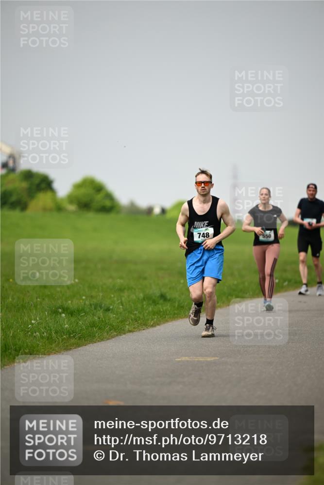 10.05.2026 - 8. Wedeler Halbmarathon Dr. Thomas Lammeyer http://msf.ph/oto/9713218 10.05.2026 12:13:26 Laufen 748, 550 meine-sportfotos.de