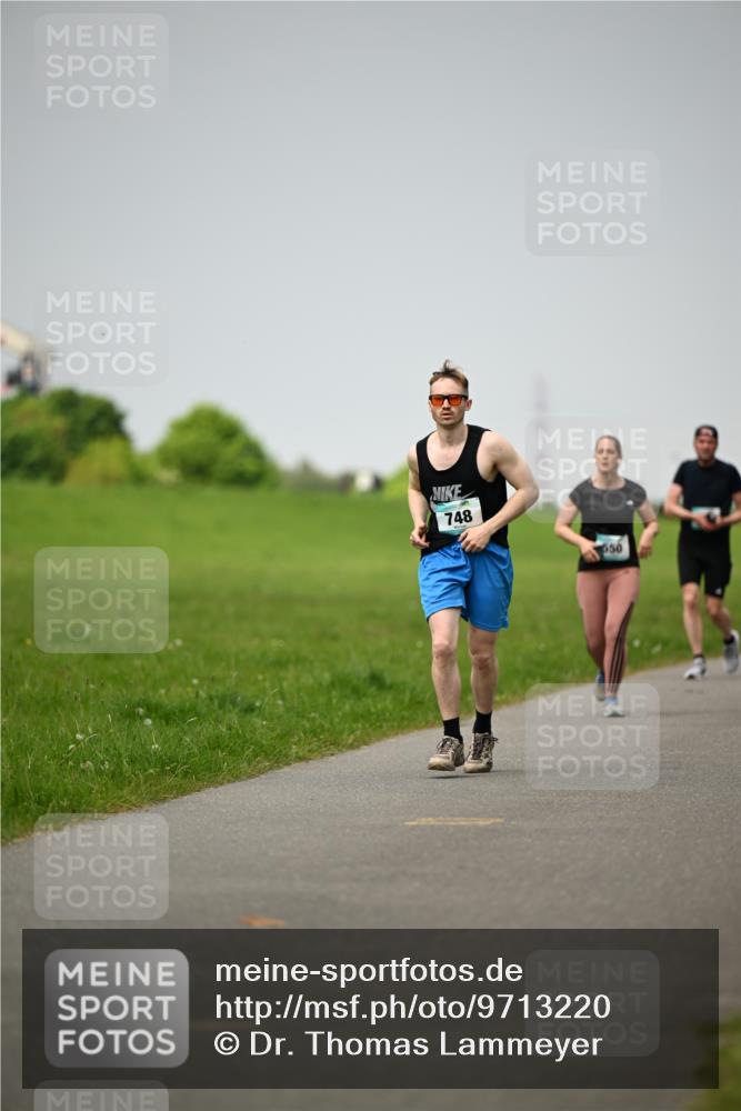 10.05.2026 - 8. Wedeler Halbmarathon Dr. Thomas Lammeyer http://msf.ph/oto/9713220 10.05.2026 12:13:27 Laufen 748, 550 meine-sportfotos.de