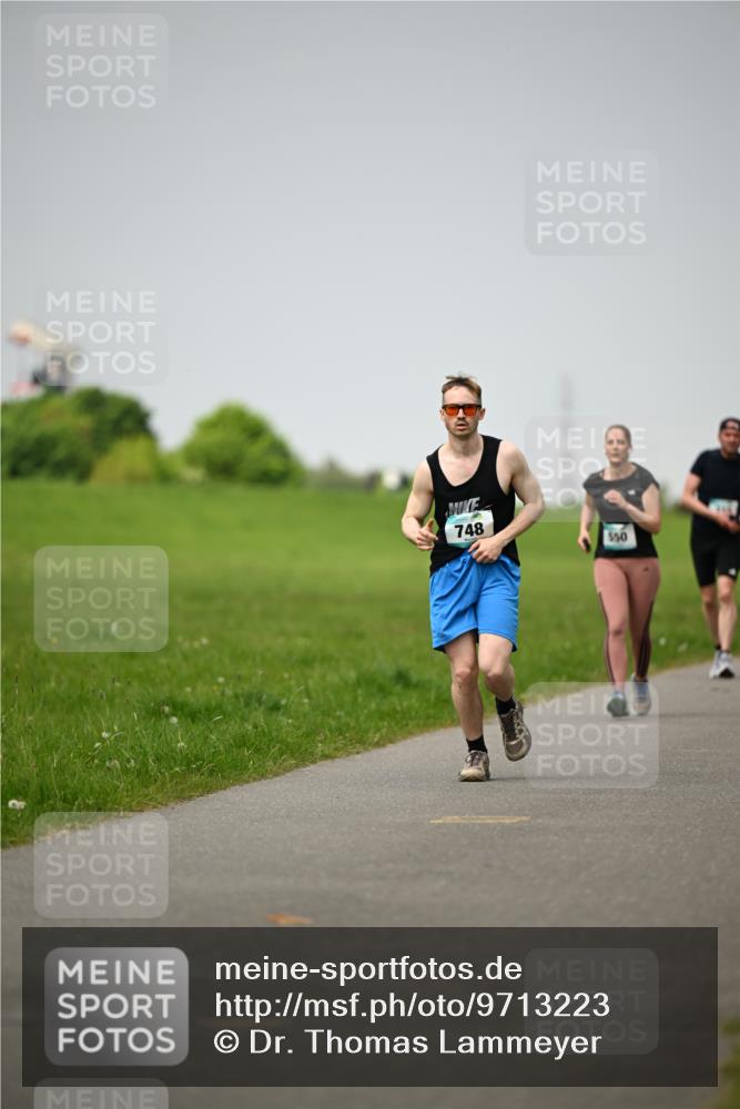 10.05.2026 - 8. Wedeler Halbmarathon Dr. Thomas Lammeyer http://msf.ph/oto/9713223 10.05.2026 12:13:27 Laufen 748, 550 meine-sportfotos.de