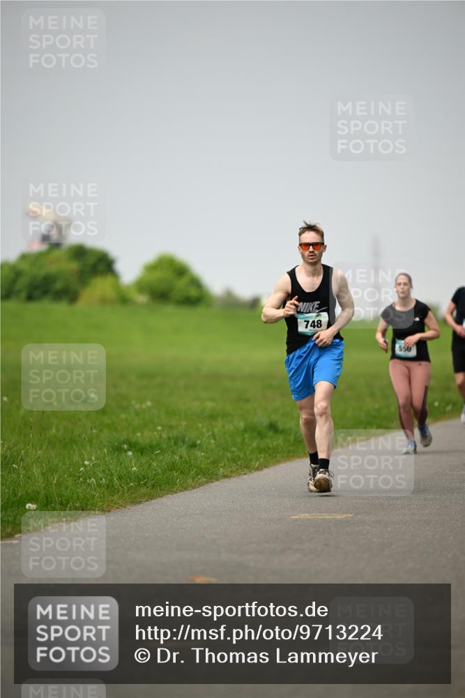 10.05.2026 - 8. Wedeler Halbmarathon Dr. Thomas Lammeyer http://msf.ph/oto/9713224 10.05.2026 12:13:27 Laufen 748, 550 meine-sportfotos.de