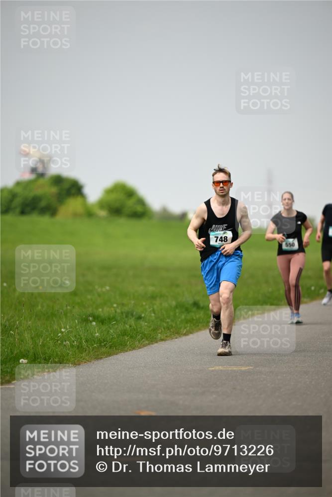 10.05.2026 - 8. Wedeler Halbmarathon Dr. Thomas Lammeyer http://msf.ph/oto/9713226 10.05.2026 12:13:27 Laufen 748, 550 meine-sportfotos.de