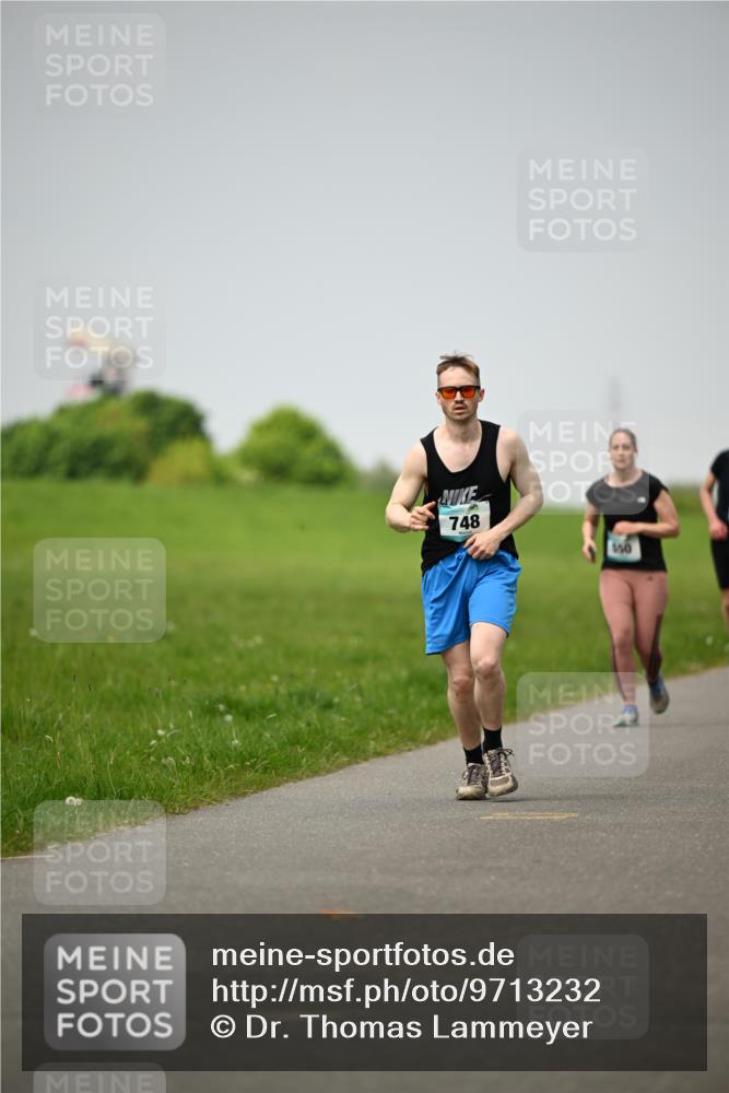 10.05.2026 - 8. Wedeler Halbmarathon Dr. Thomas Lammeyer http://msf.ph/oto/9713232 10.05.2026 12:13:28 Laufen 748, 550 meine-sportfotos.de