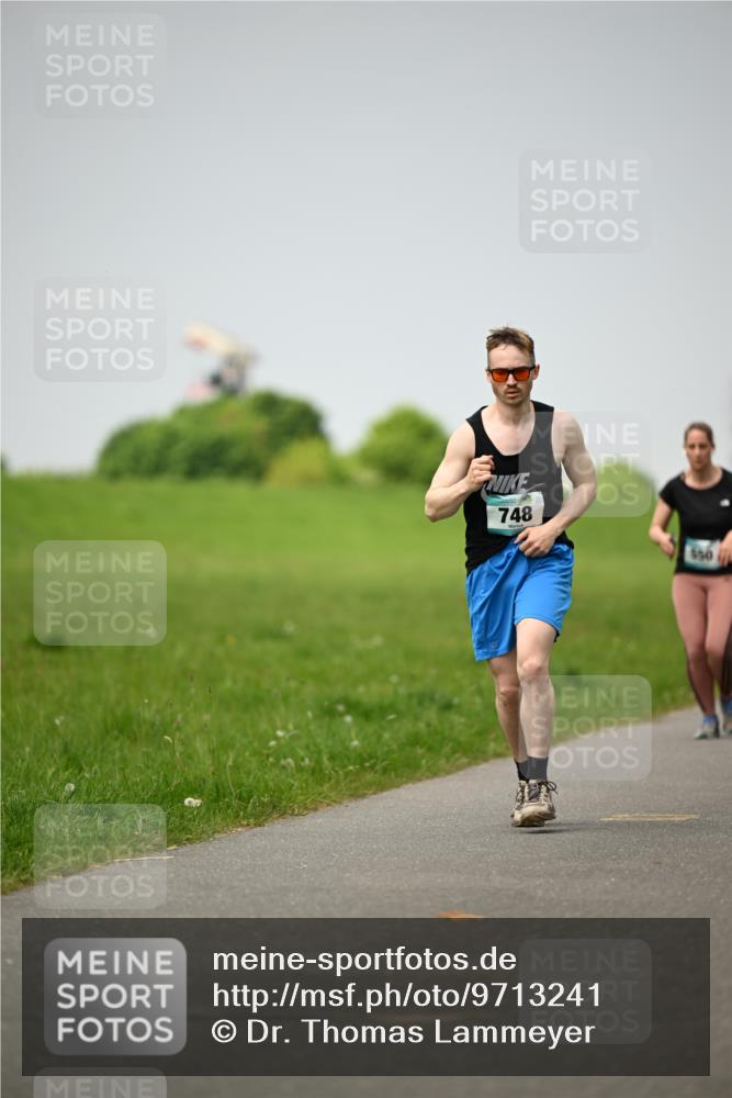 10.05.2026 - 8. Wedeler Halbmarathon Dr. Thomas Lammeyer http://msf.ph/oto/9713241 10.05.2026 12:13:28 Laufen 748, 550 meine-sportfotos.de