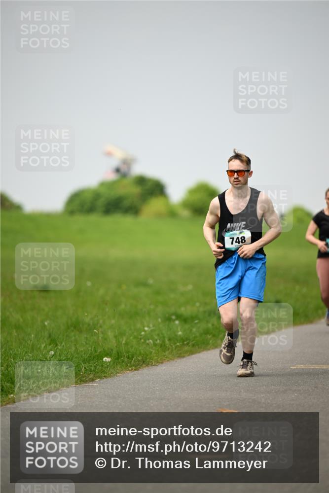10.05.2026 - 8. Wedeler Halbmarathon Dr. Thomas Lammeyer http://msf.ph/oto/9713242 10.05.2026 12:13:29 Laufen 748 meine-sportfotos.de