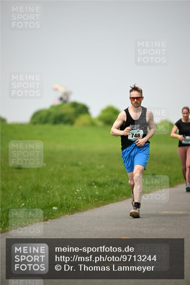10.05.2026 - 8. Wedeler Halbmarathon Dr. Thomas Lammeyer http://msf.ph/oto/9713244 10.05.2026 12:13:29 Laufen 748 meine-sportfotos.de