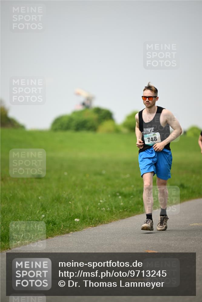 10.05.2026 - 8. Wedeler Halbmarathon Dr. Thomas Lammeyer http://msf.ph/oto/9713245 10.05.2026 12:13:29 Laufen 748 meine-sportfotos.de