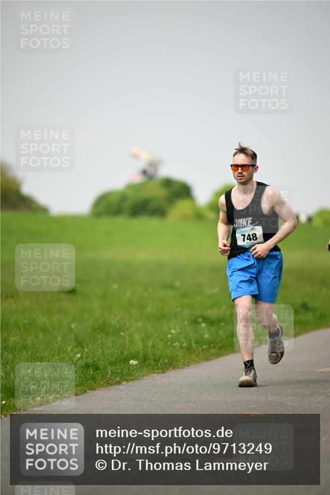 10.05.2026 - 8. Wedeler Halbmarathon Dr. Thomas Lammeyer http://msf.ph/oto/9713249 10.05.2026 12:13:29 Laufen 748 meine-sportfotos.de