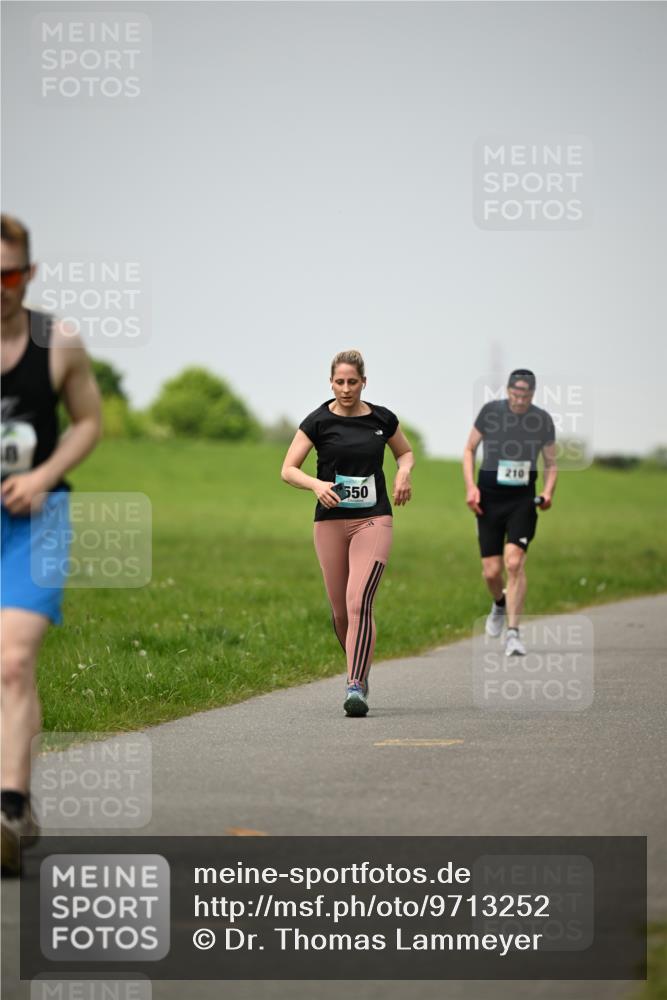 10.05.2026 - 8. Wedeler Halbmarathon Dr. Thomas Lammeyer http://msf.ph/oto/9713252 10.05.2026 12:13:31 Laufen 550, 210 meine-sportfotos.de