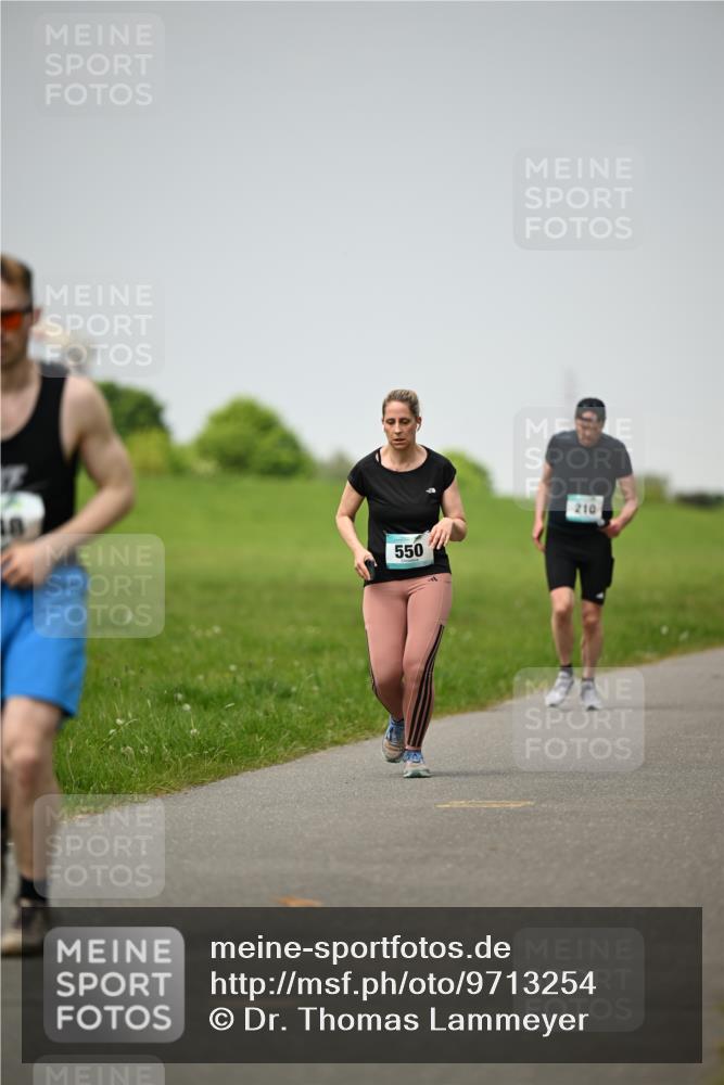 10.05.2026 - 8. Wedeler Halbmarathon Dr. Thomas Lammeyer http://msf.ph/oto/9713254 10.05.2026 12:13:31 Laufen 550, 210 meine-sportfotos.de