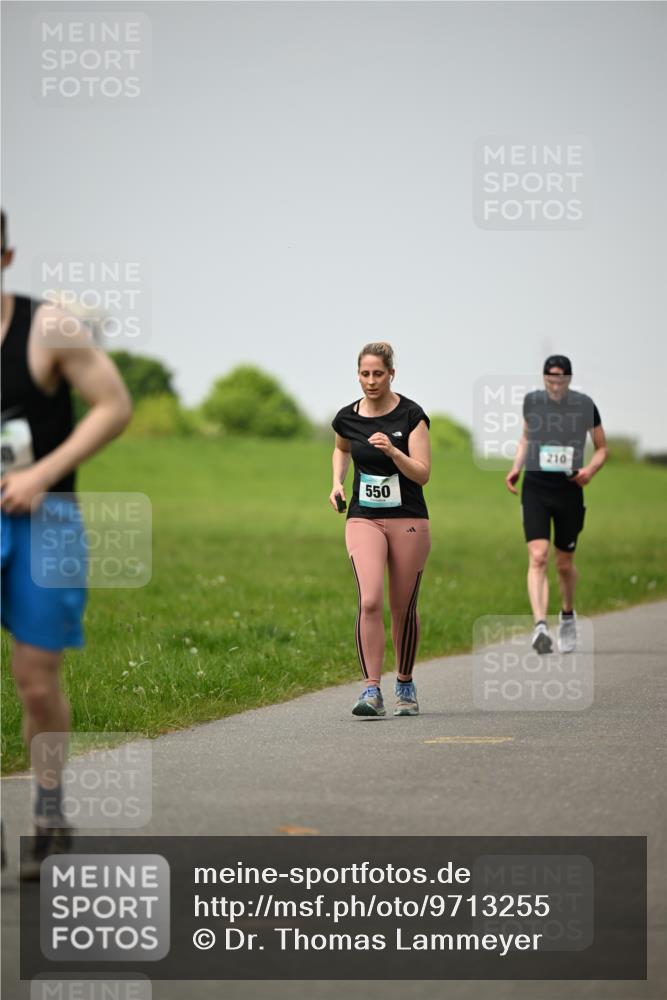 10.05.2026 - 8. Wedeler Halbmarathon Dr. Thomas Lammeyer http://msf.ph/oto/9713255 10.05.2026 12:13:31 Laufen 550, 210 meine-sportfotos.de