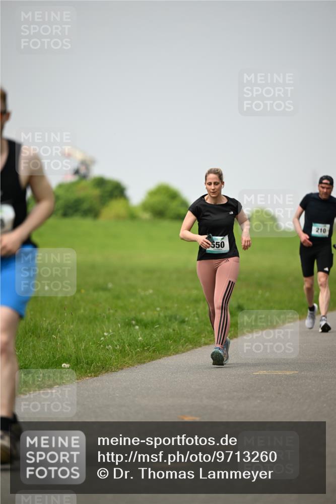 10.05.2026 - 8. Wedeler Halbmarathon Dr. Thomas Lammeyer http://msf.ph/oto/9713260 10.05.2026 12:13:31 Laufen 550, 210 meine-sportfotos.de