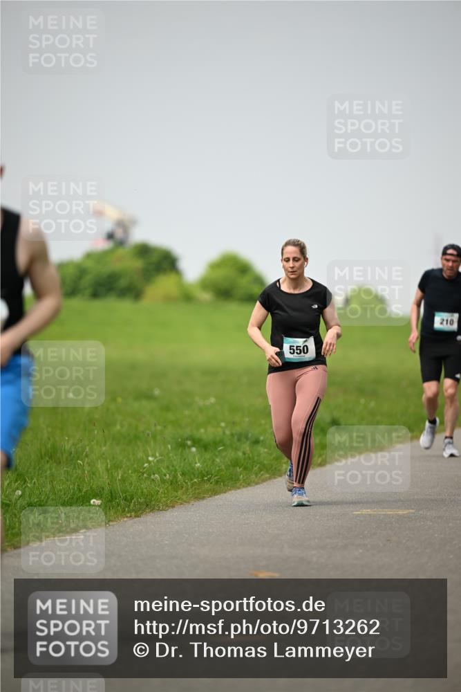 10.05.2026 - 8. Wedeler Halbmarathon Dr. Thomas Lammeyer http://msf.ph/oto/9713262 10.05.2026 12:13:32 Laufen 550, 210 meine-sportfotos.de