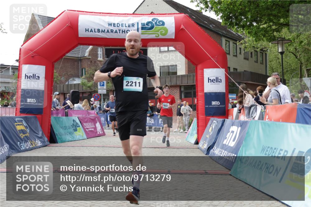 10.05.2026 - 8. Wedeler Halbmarathon Yannick Fuchs http://msf.ph/oto/9713279 10.05.2026 11:28:05 Ziel 855, 933, 2071, 2211 meine-sportfotos.de