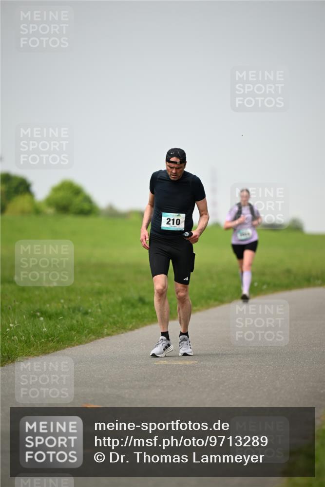 10.05.2026 - 8. Wedeler Halbmarathon Dr. Thomas Lammeyer http://msf.ph/oto/9713289 10.05.2026 12:13:36 Laufen 210 meine-sportfotos.de