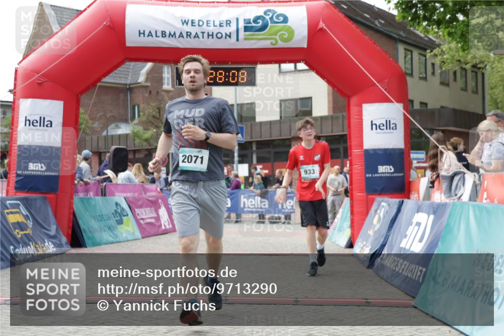 10.05.2026 - 8. Wedeler Halbmarathon Yannick Fuchs http://msf.ph/oto/9713290 10.05.2026 11:28:06 Ziel 855, 933, 2071, 2211 meine-sportfotos.de